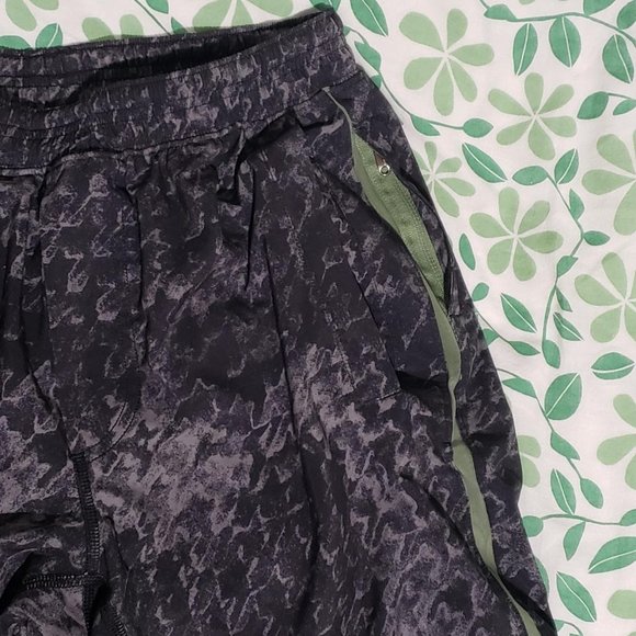 *SOLD* Lululemon Pace Breaker Short 9" Liner - Picture 4 of 4